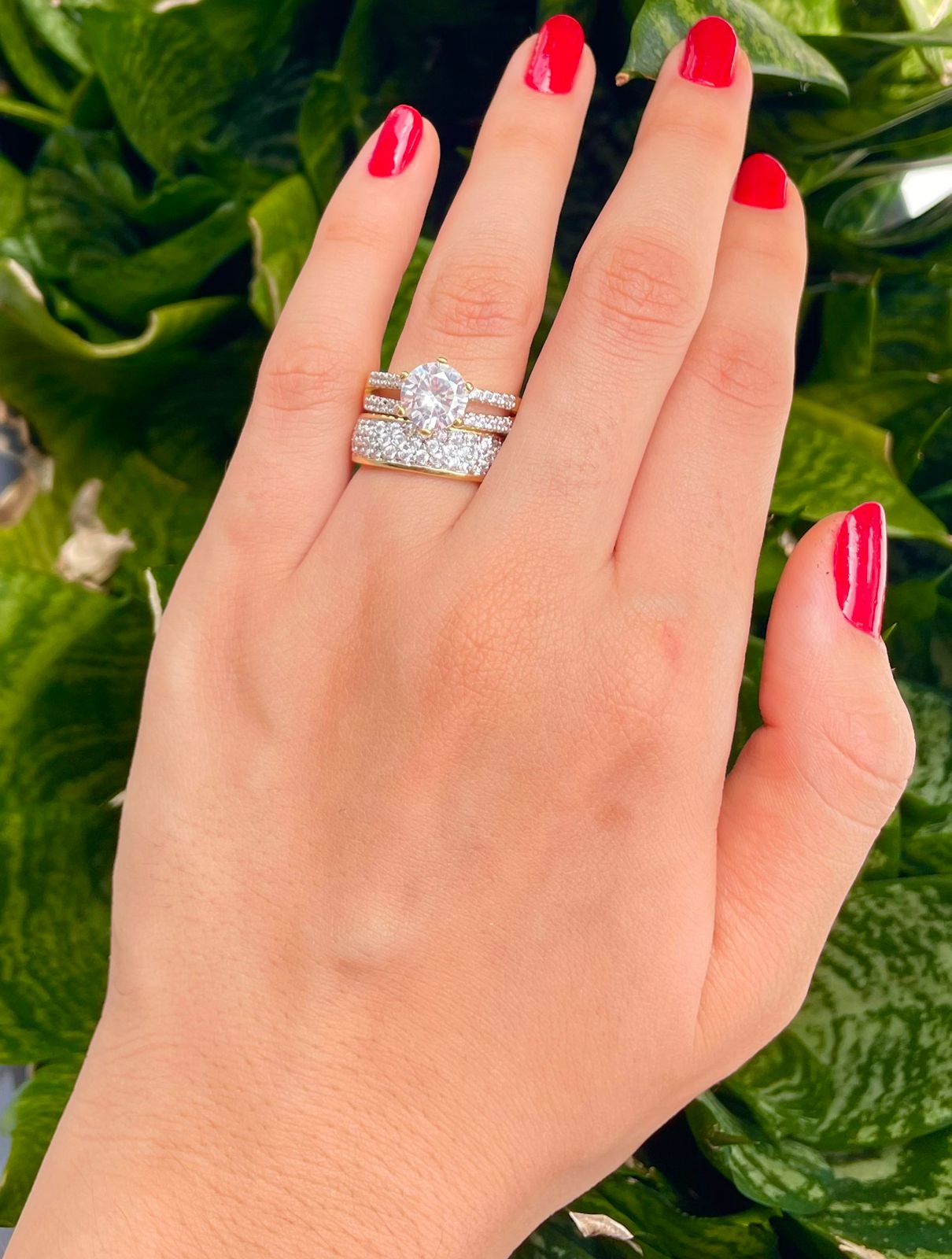 Anel Solitário Royal Crest , pedra diamante zircônia branca, com dois aros cravejados de micro zircônias - Imagem 4