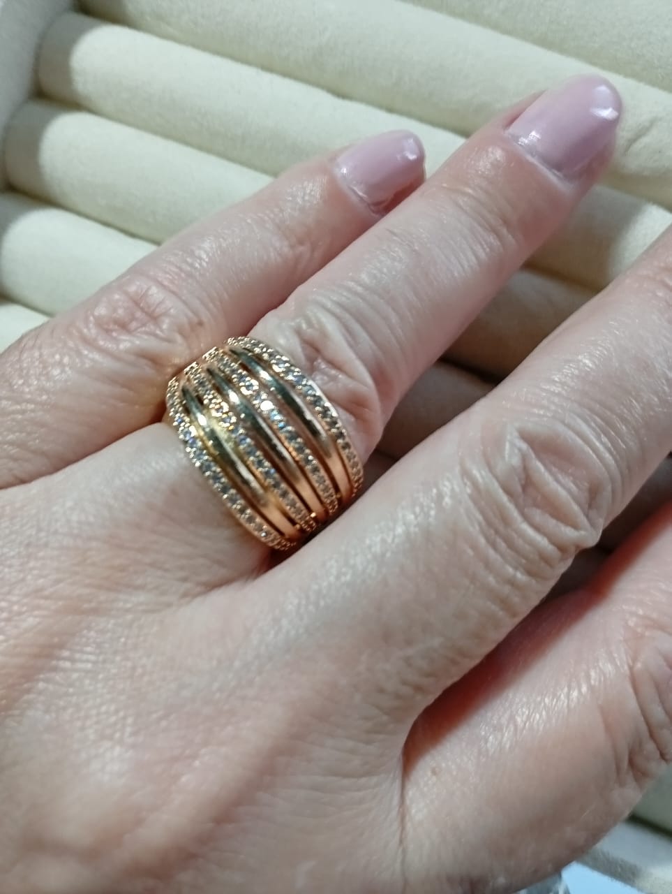 Anel Infinity, sete aros mistos, lisos e cravejados com micro zircônias. - Imagem 5