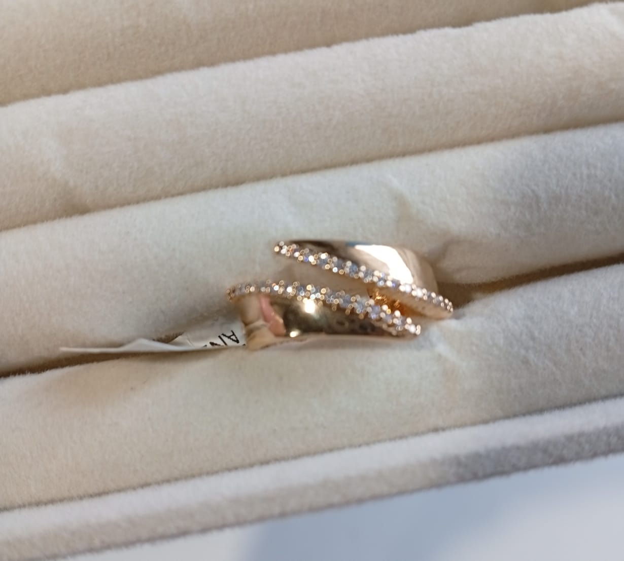 Anel Embrace regulável liso com detalhes cravejado com micro zircônias - Imagem 3