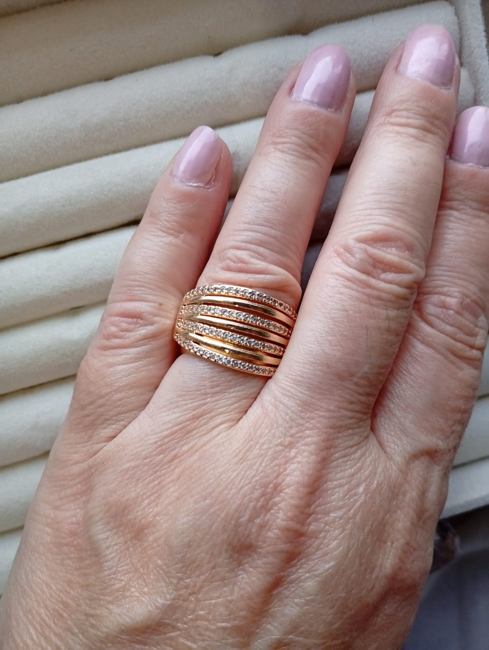 Anel Infinity, sete aros mistos, lisos e cravejados com micro zircônias. - Imagem 3